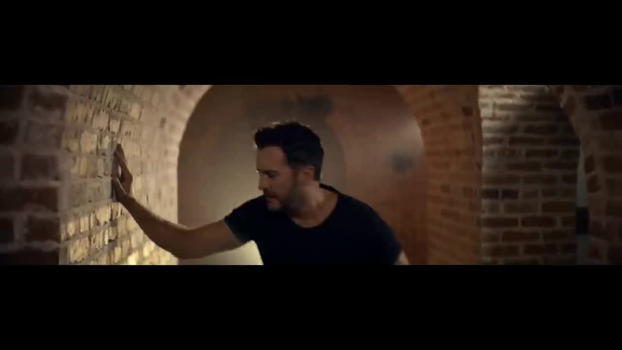 Luke Bryan - What She Wants Tonight