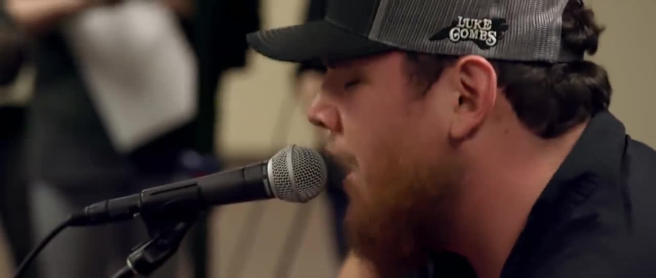 Luke Combs - Houston, We Got a Problem