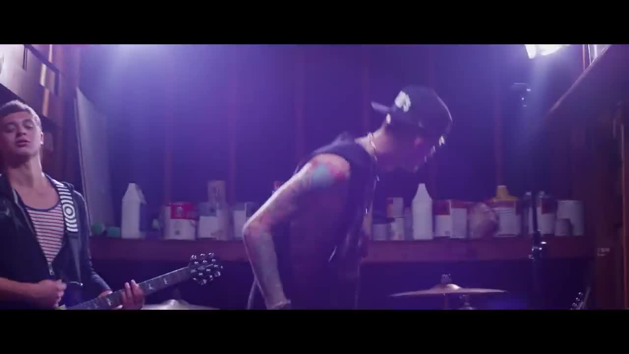 Machine Gun Kelly - Swing Life Away