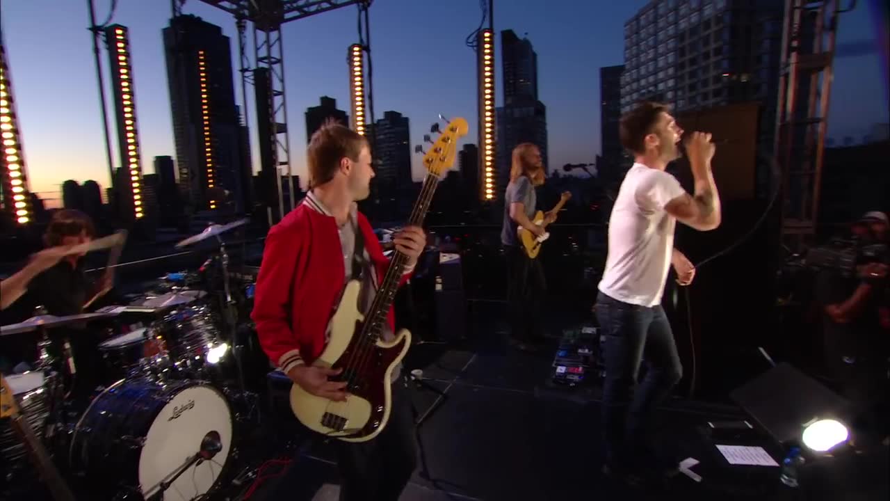 Maroon 5 - Makes Me Wonder