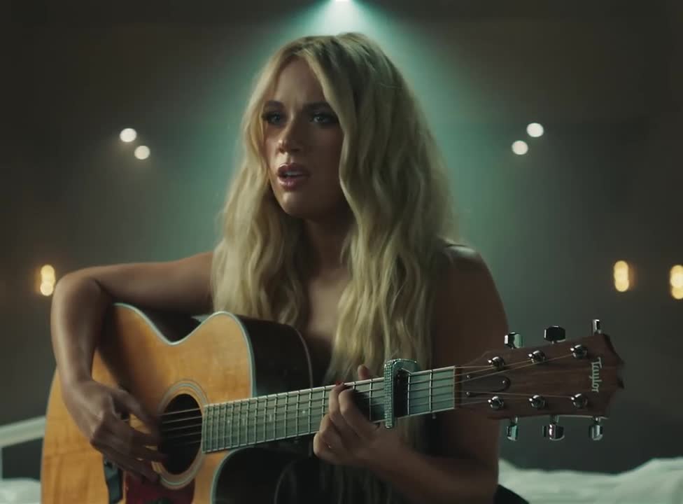 Megan Moroney - Girl in the Mirror