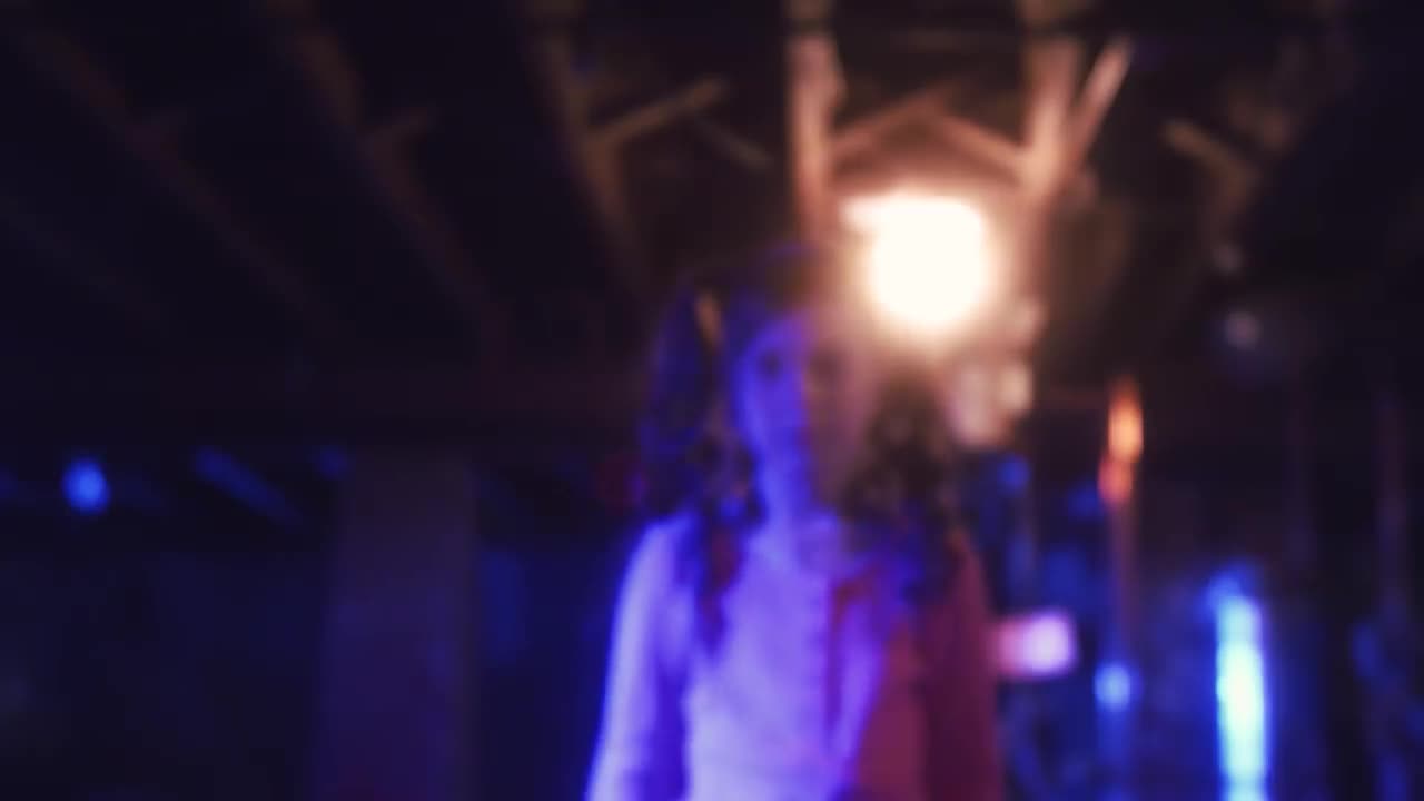 Melanie Martinez - Dollhouse