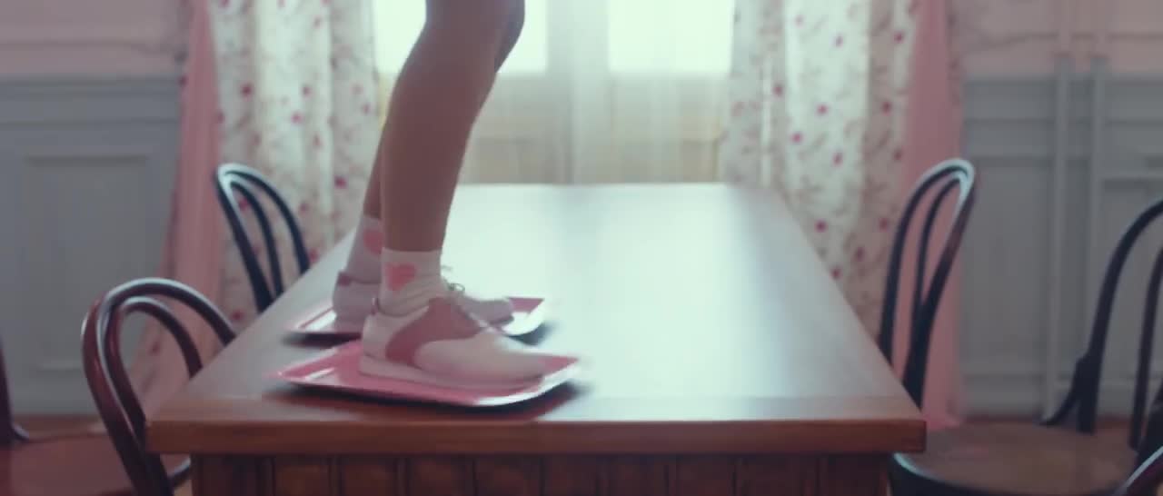 Melanie Martinez - Lunchbox Friends