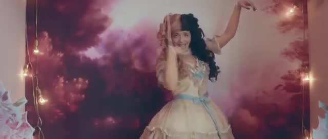Melanie Martinez - Show & Tell