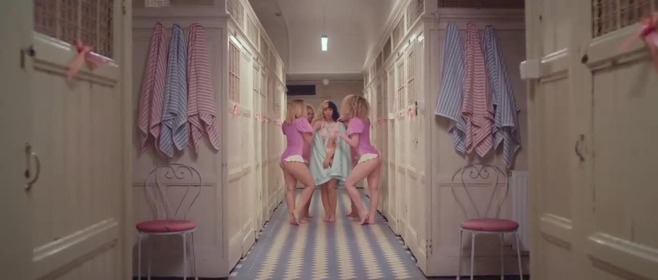 Melanie Martinez - Strawberry Shortcake