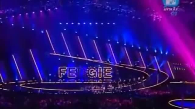 Michael Jackson - Beat It (with Fergie 2008)