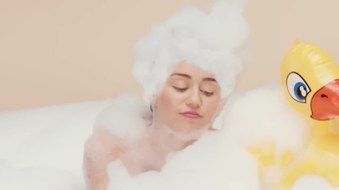 Miley Cyrus - BB Talk