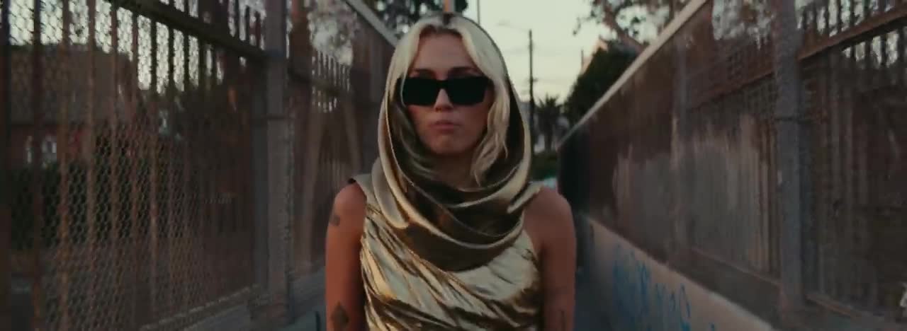 Miley Cyrus - Flowers