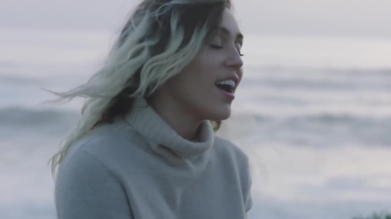 Miley Cyrus - Malibu