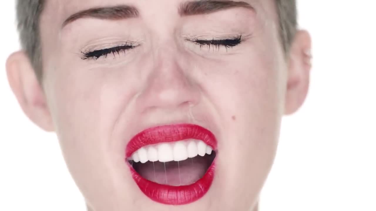 Miley Cyrus - Wrecking Ball