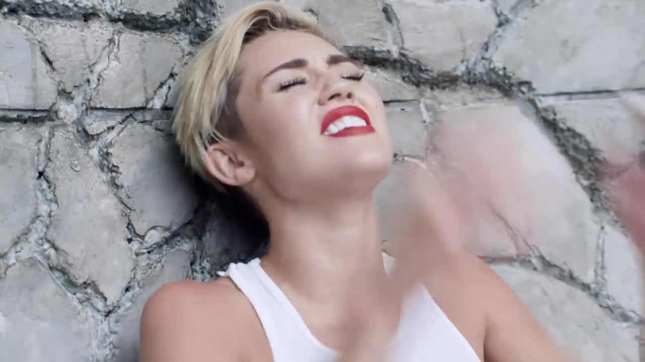 Miley Cyrus - Wrecking Ball