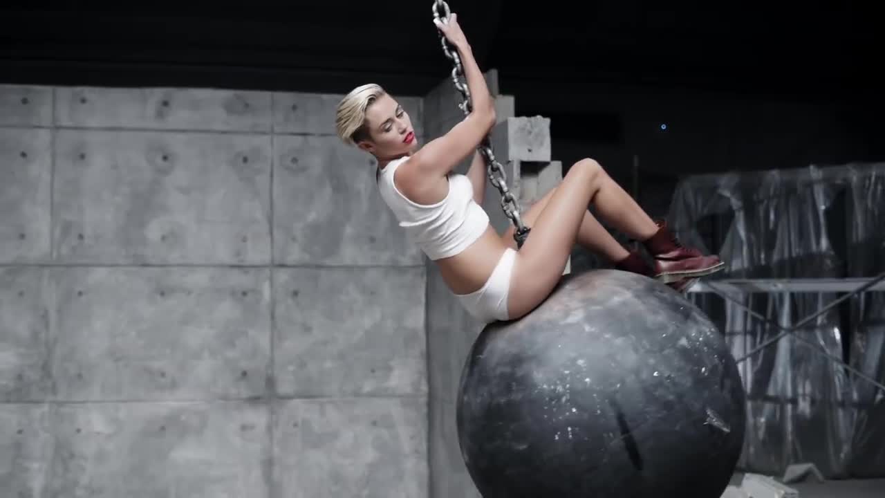 Miley Cyrus - Wrecking Ball