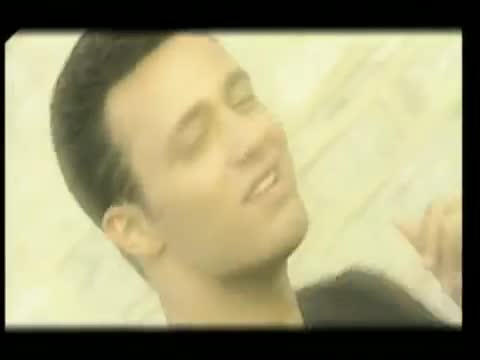 Mustafa Sandal - Bu Kız Beni Görmeli