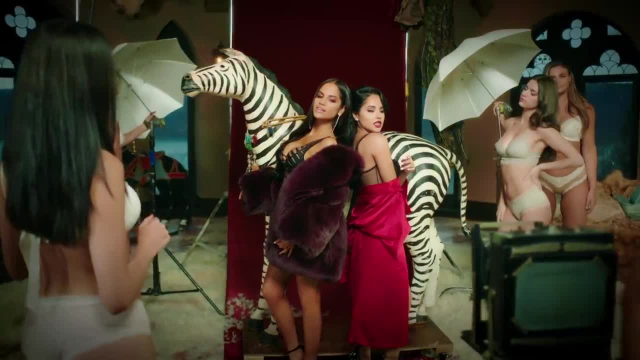 Natti Natasha - Sin pijama