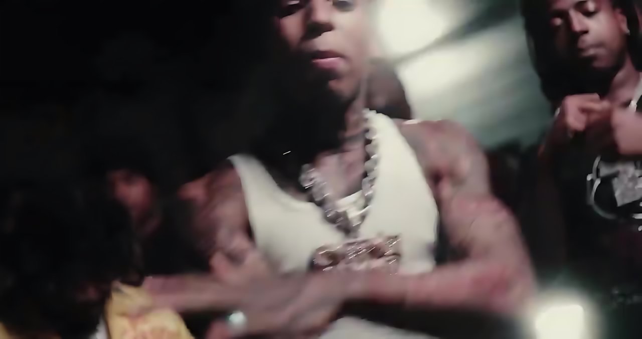 NLE Choppa - AUNTIE LIVING ROOM