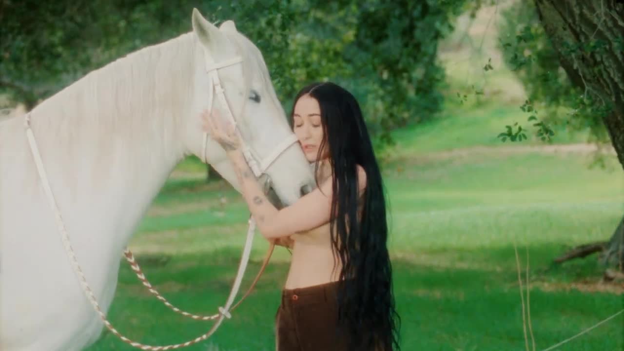 Noah Cyrus - I Got So High That I Saw Jesus