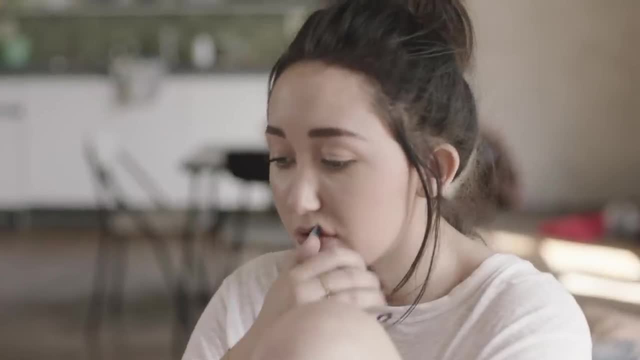 Noah Cyrus - Make Me (Cry)
