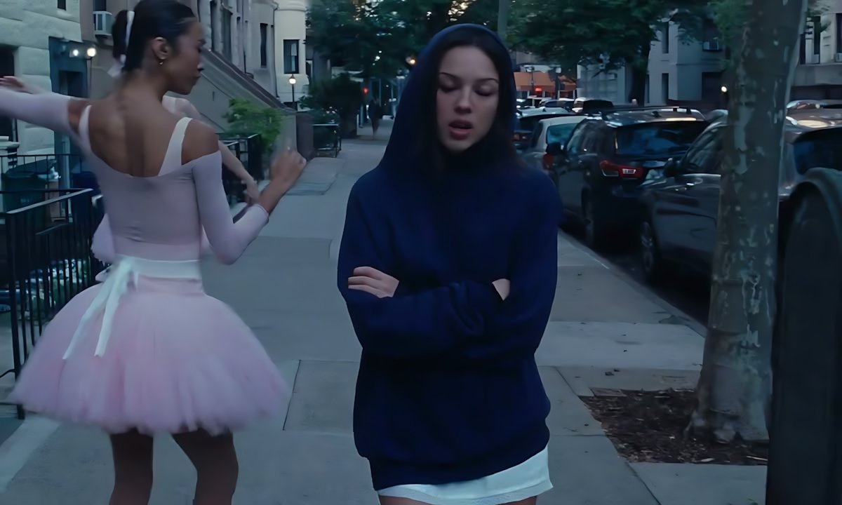 Olivia Rodrigo - stupid song