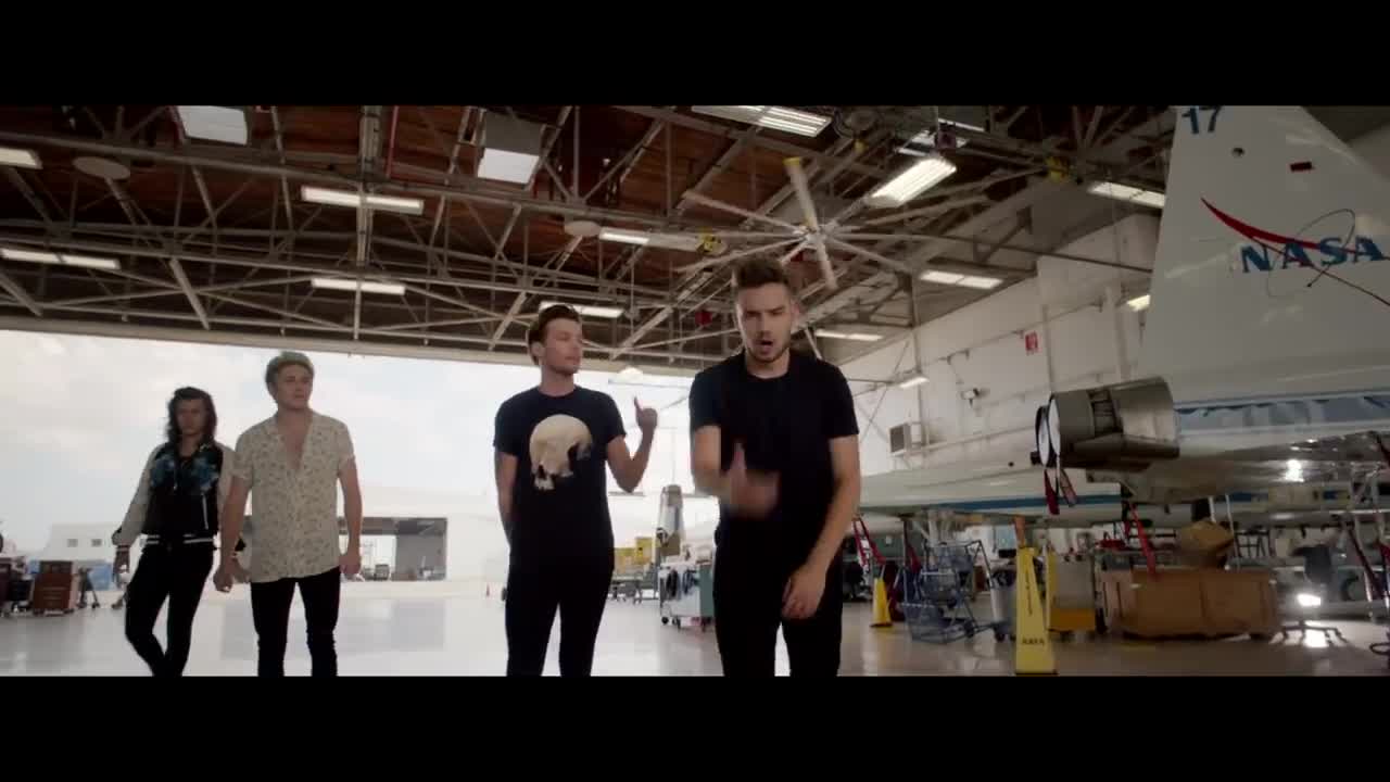 One Direction - Drag Me Down