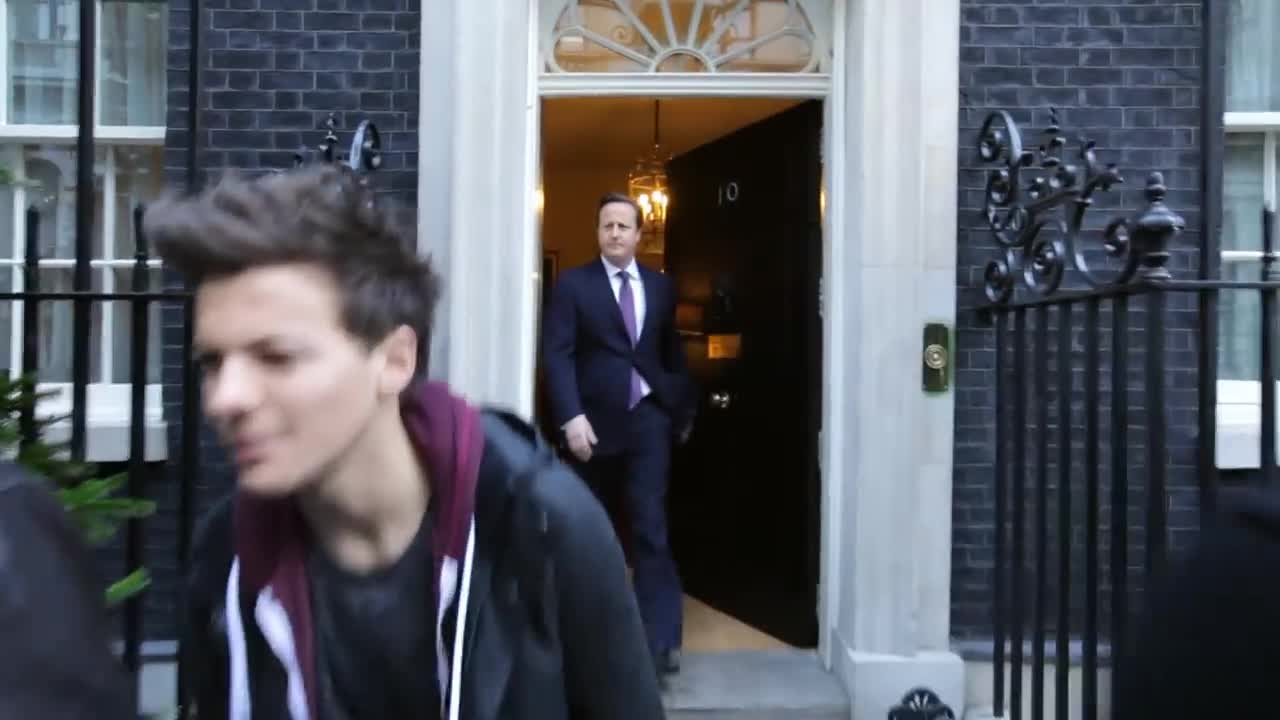 One Direction - One Way or Another (Teenage Kicks)