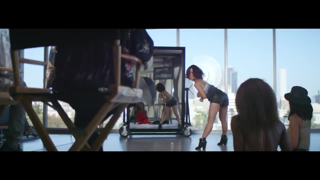 Pharrell Williams - Come Get It Bae