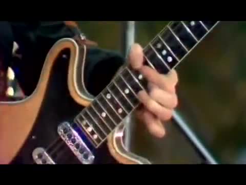 Queen - We Will Rock You