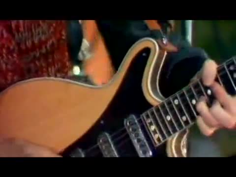 Queen - We Will Rock You