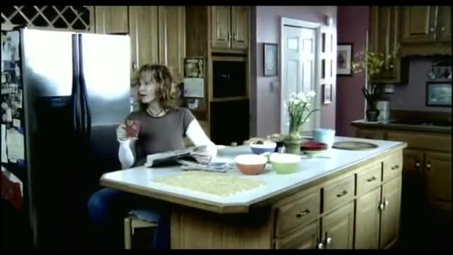 Reba McEntire - He Gets That From Me