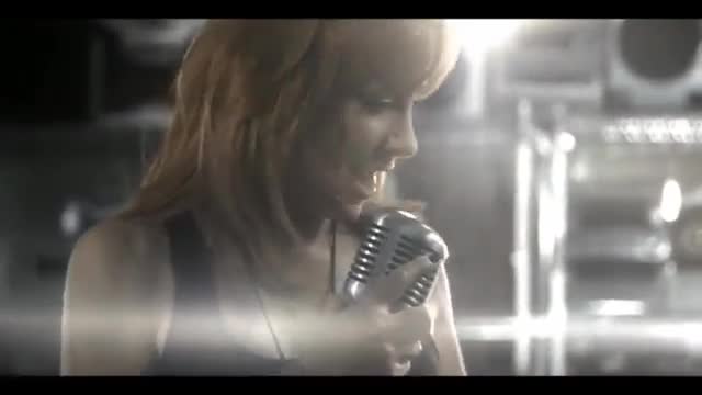 Reba McEntire - Turn on the Radio