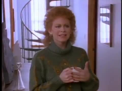 Reba McEntire - Whoever's in New England