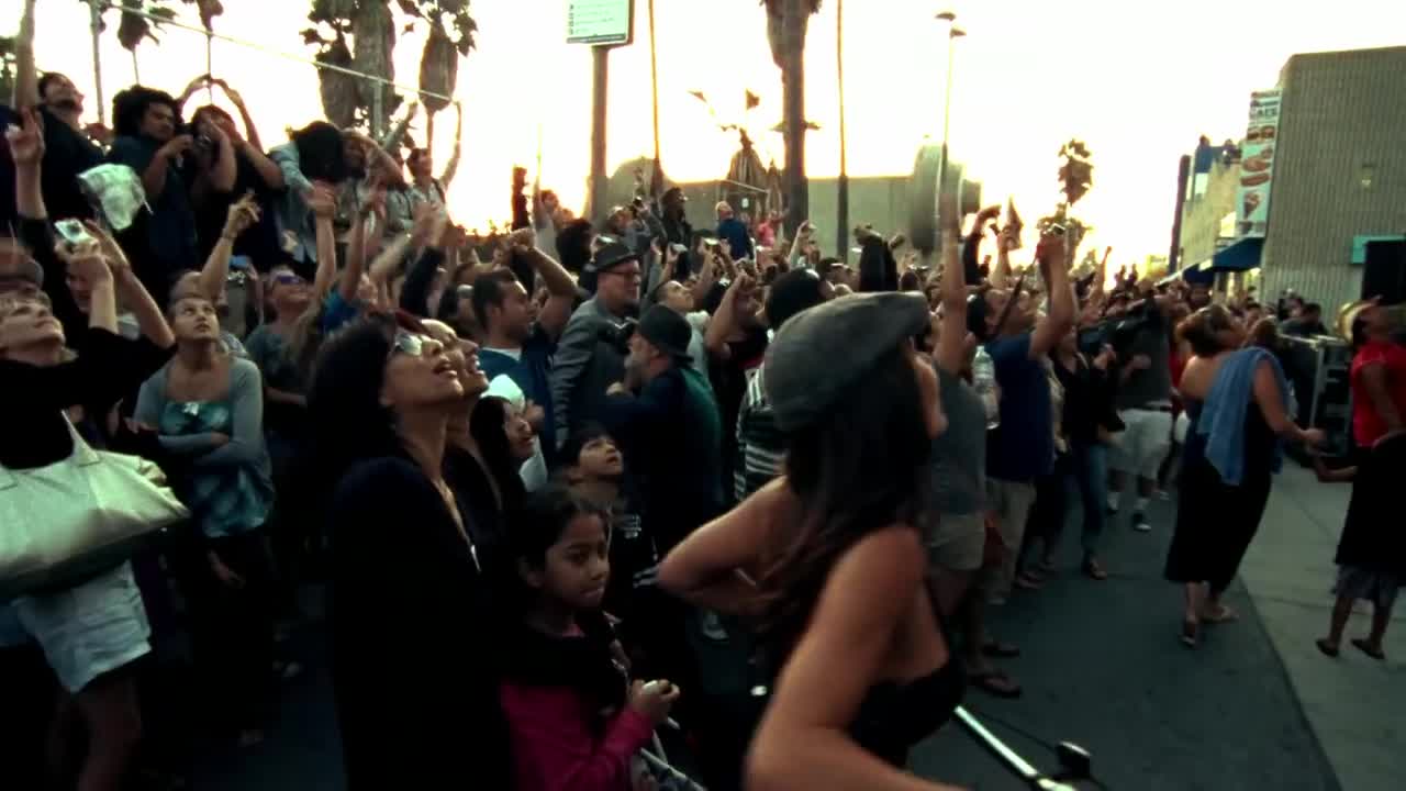 Red Hot Chili Peppers - The Adventures of Rain Dance Maggie