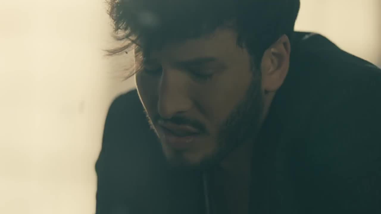 Sebastián Yatra - Falta amor