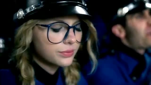 Taylor Swift - You Belong With Me