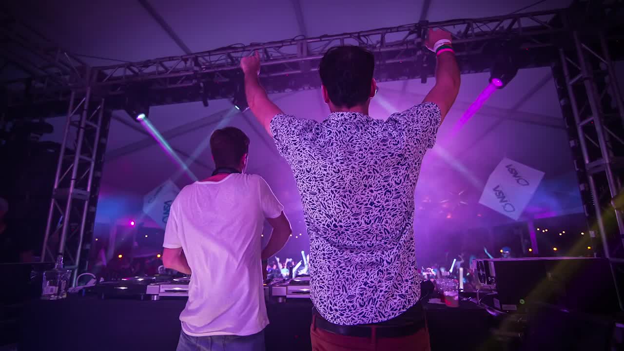 The Chainsmokers - Young