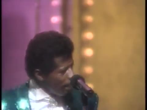 The Temptations - Treat Her Like a Lady