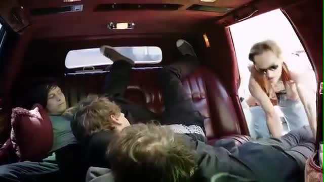 The Wombats - Tokyo (Vampires and Wolves)