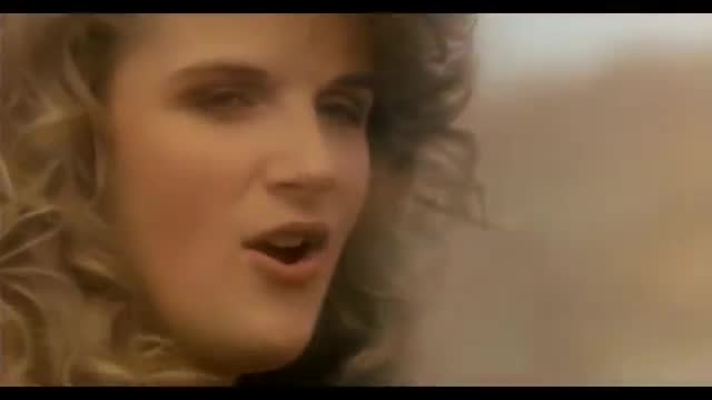 Trisha Yearwood - She’s in Love With the Boy