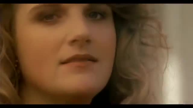 Trisha Yearwood - She’s in Love With the Boy