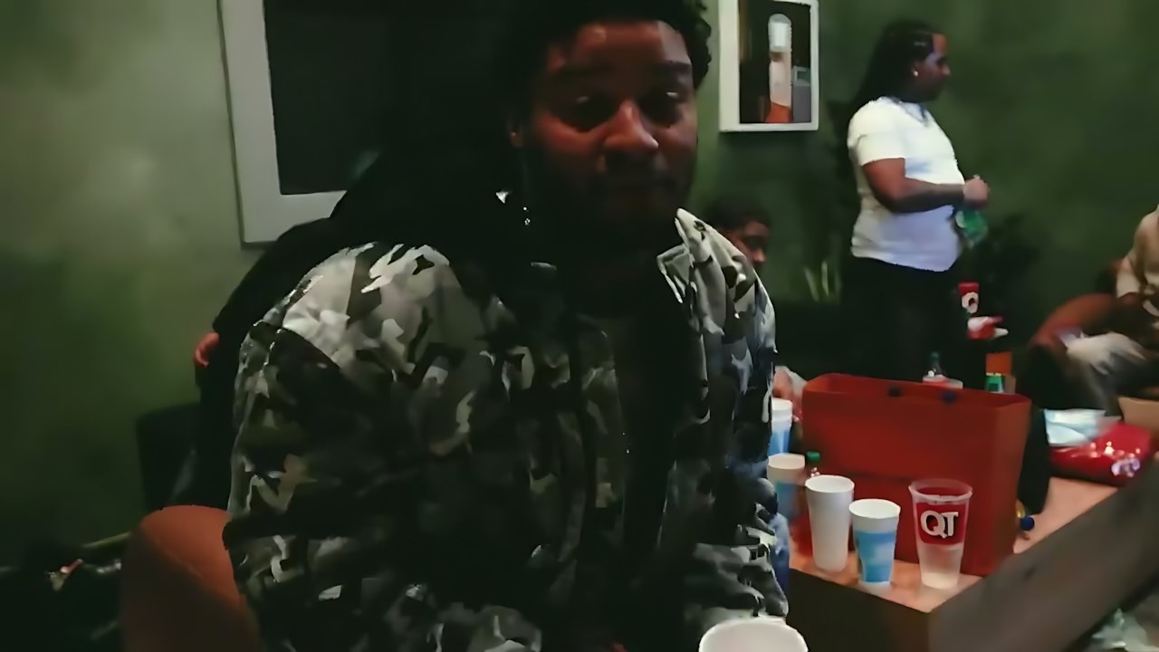 Veeze - Wrong Place, Wrong Time