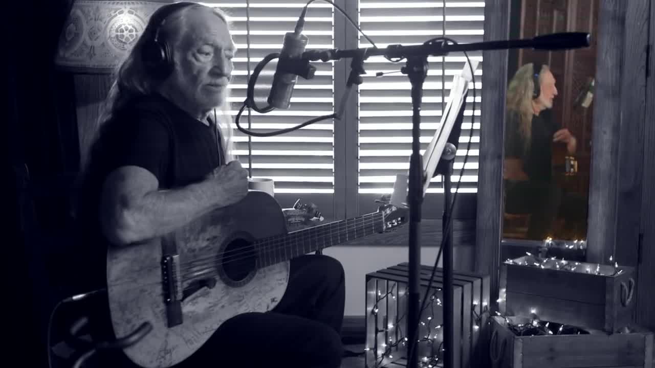 Willie Nelson - A Woman’s Love