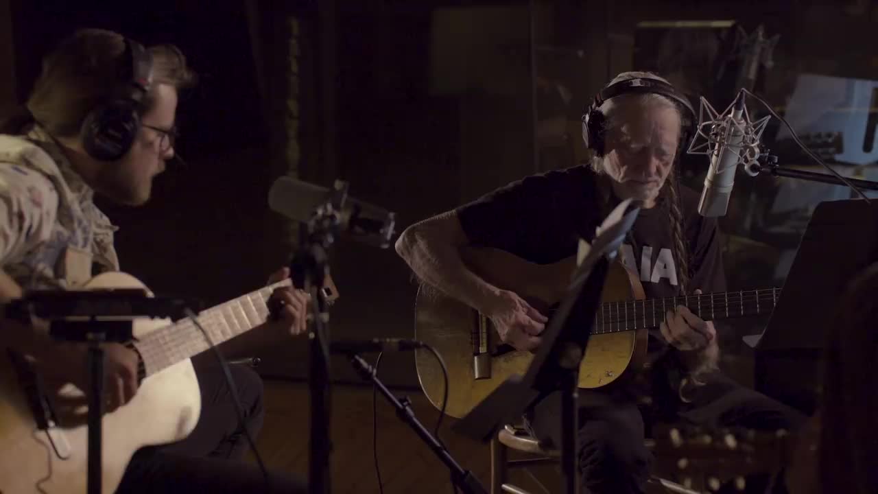 Willie Nelson - Blue Eyes Crying in the Rain