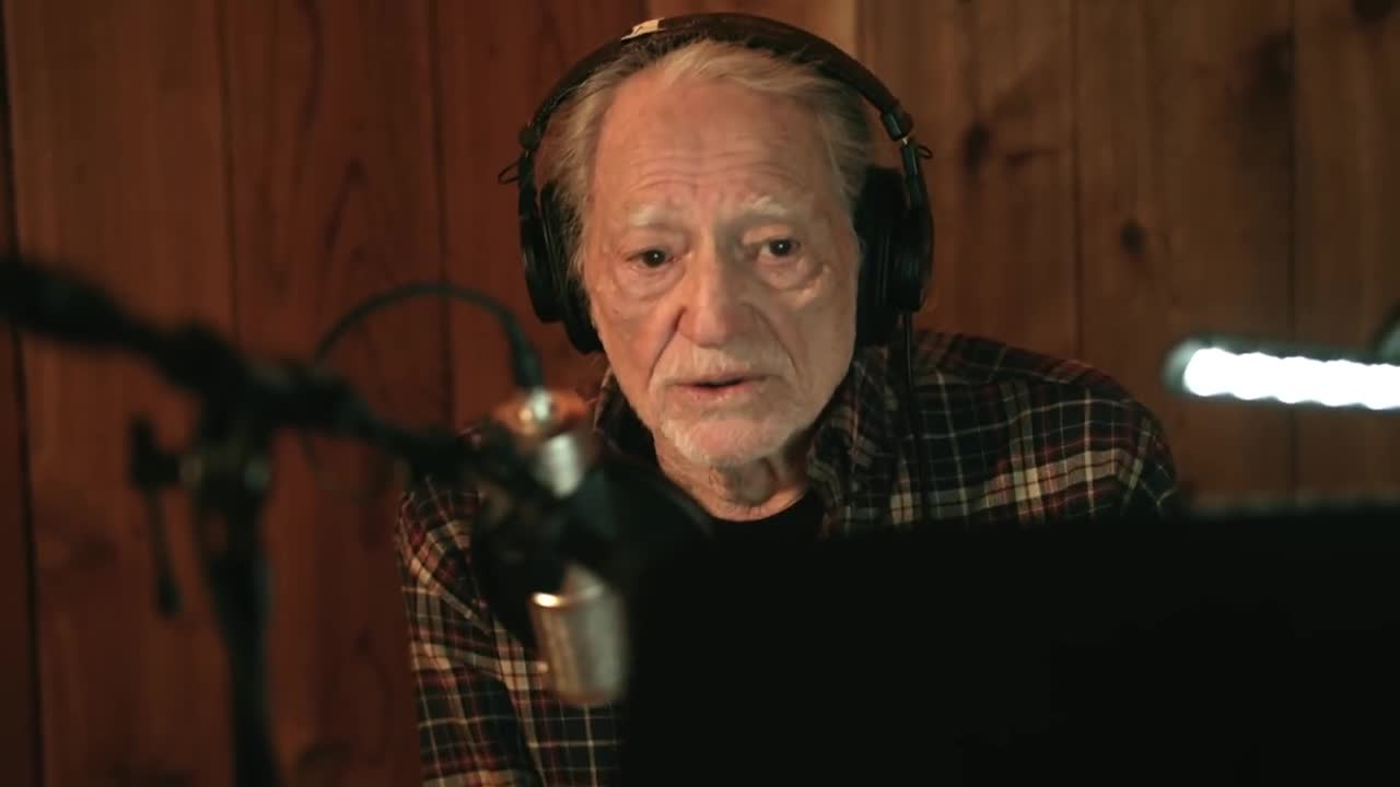 Willie Nelson - Ready to Roar
