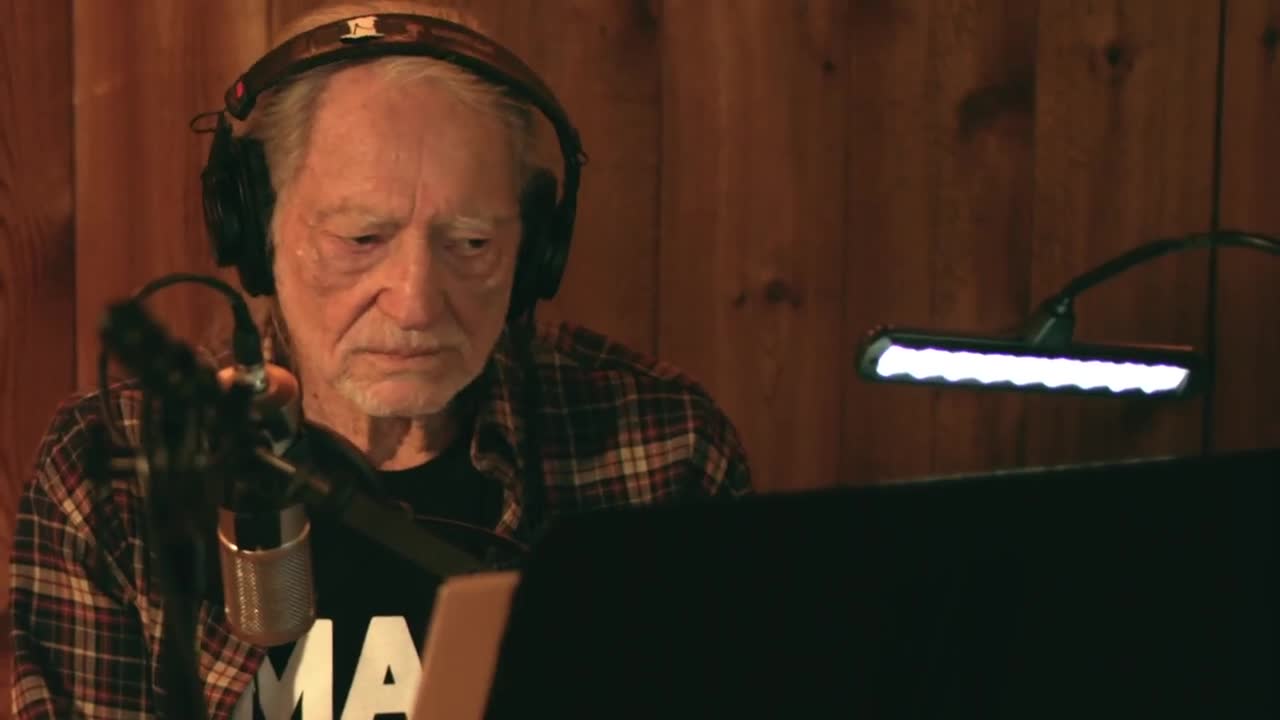 Willie Nelson - Ready to Roar
