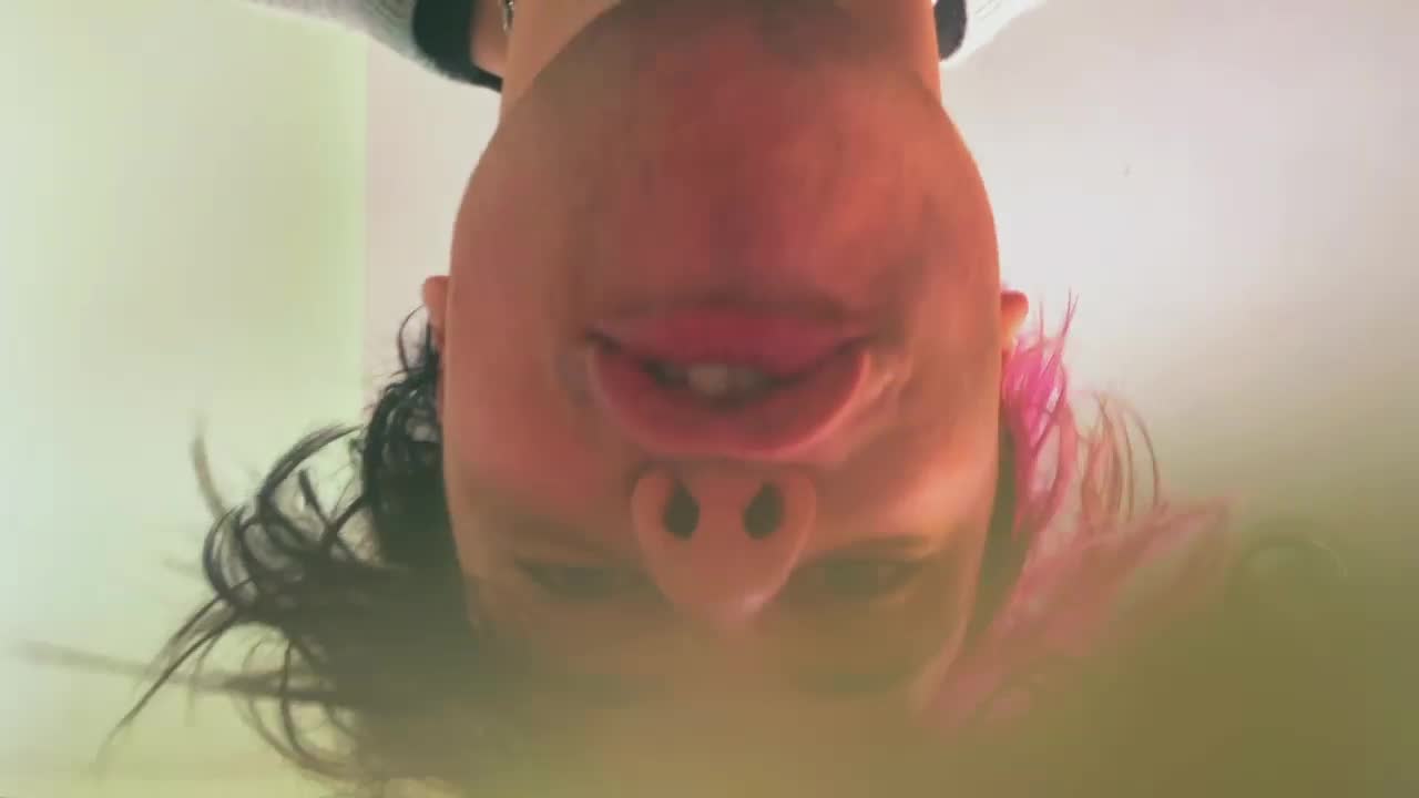 YUNGBLUD - Weird!