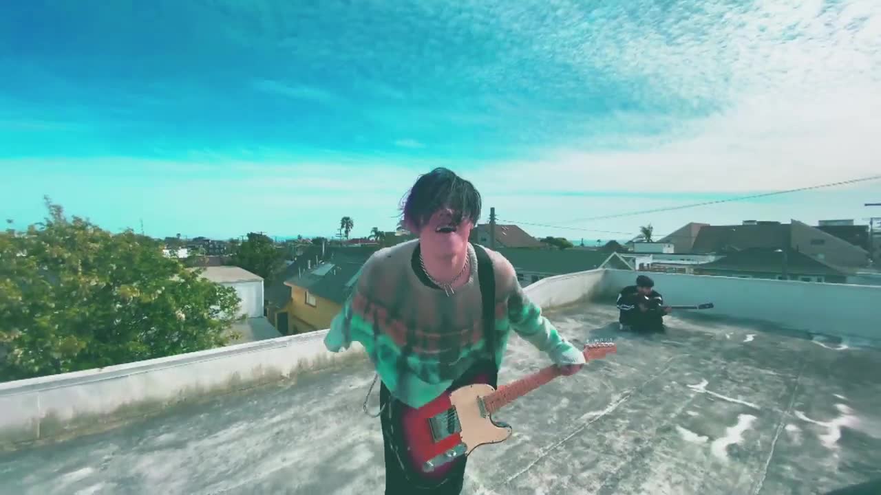 YUNGBLUD - Weird!