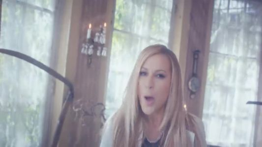 Anastacia - Caught in the Middle