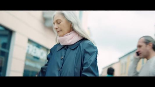 Анжелика Варум - Женщина шла