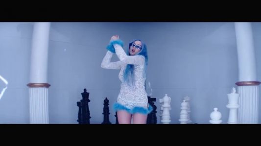 Ava Max - Kings & Queens