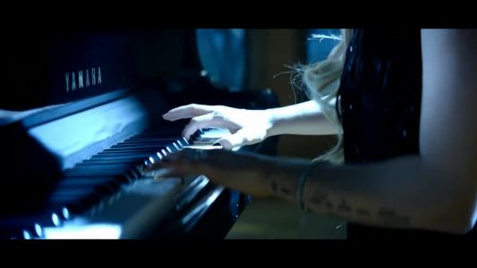 Avril Lavigne - Let Me Go