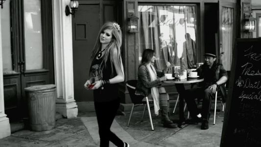 Avril Lavigne - Smile